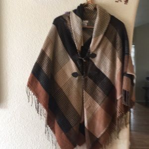 Collectioneighteen black camel plaid Ruana